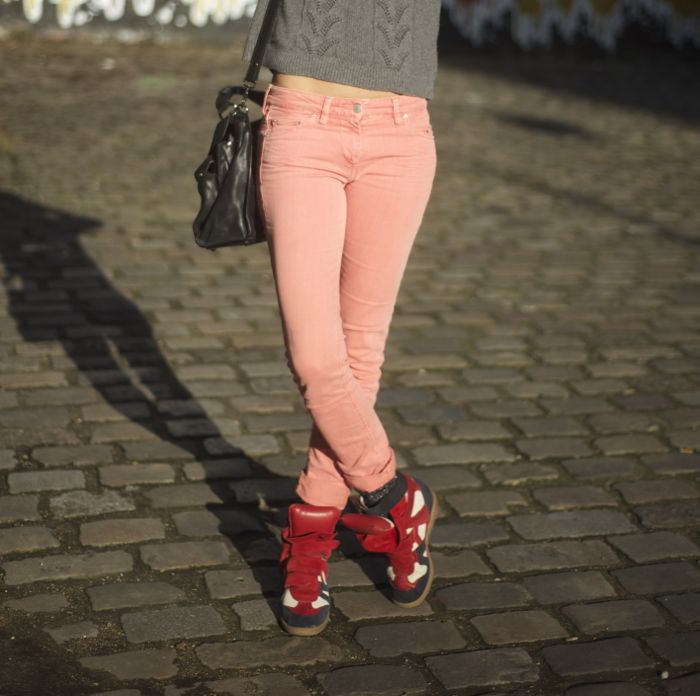 Coral_jean_and_sneakers.jpg